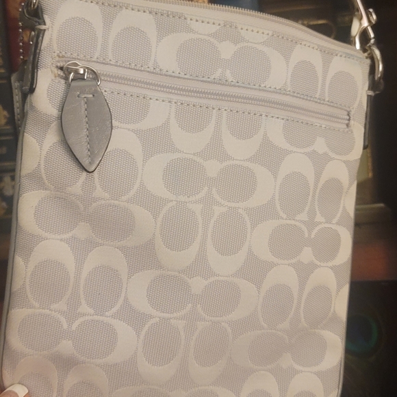 Coach cross body, shoulder purse. - Picture 2 of 8